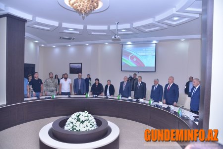 Dövlət Suverenliyi Gününə həsr olunmuş dəyirmi masa keçirildi