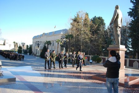 Tərtərlilər böyük hüznlə Umummilli liderin xatirəsi yad etdilər