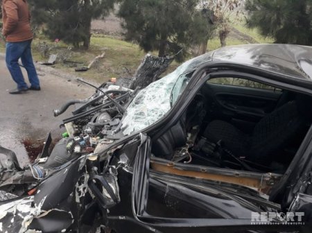 Ağdamdan Bakıya gələn mikroavtbus BMW ilə toqquşdu: 