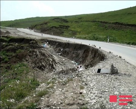 Şamaxıda yeni istifadəyə verilən 3 avtomobil yolu sürüşmə nəticəsində dağılıb