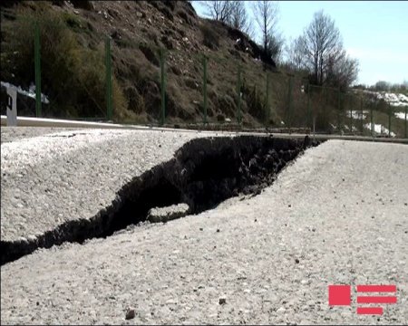 Şamaxıda yeni istifadəyə verilən 3 avtomobil yolu sürüşmə nəticəsində dağılıb