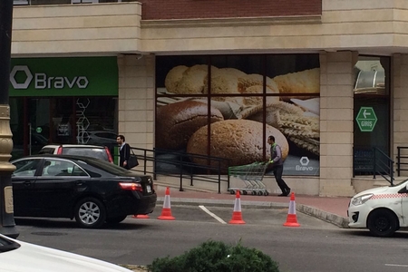 Bakıda vətəndaşın "Bravo" market qarşısında haqlı üsyanı 