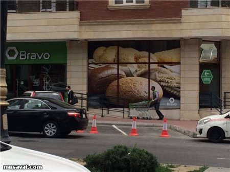 Bakıda vətəndaşın "Bravo" market qarşısında haqlı üsyanı 