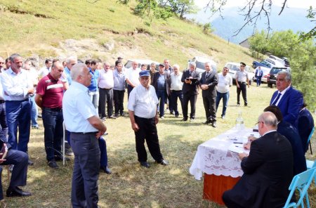 Bu gün icra başçısı PA-nın nümayəndəsi ilə birlikdə kənd camaatı ilə görüşdü - 