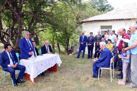 Bu gün icra başçısı PA-nın nümayəndəsi ilə birlikdə kənd camaatı ilə görüşdü - 