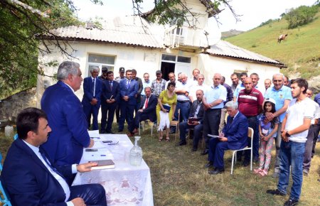 Bu gün icra başçısı PA-nın nümayəndəsi ilə birlikdə kənd camaatı ilə görüşdü - 