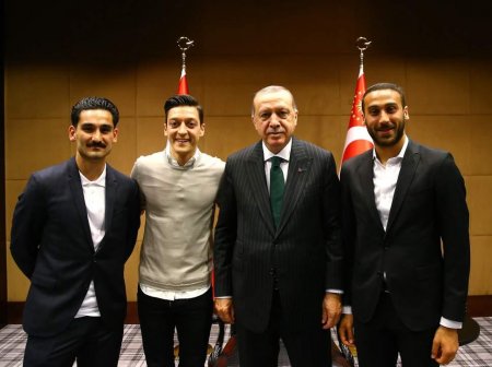 Merkeldən Məsud Özil açıqlaması - 