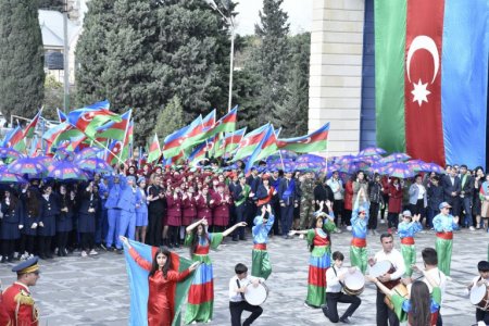 Abşeronda Dövlət Bayrağı Günü münasibətilə ümumrayon bayramı keçirildi