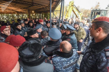 Yerevanda etirazçılar döyüldü, saxlanılanlar var - 