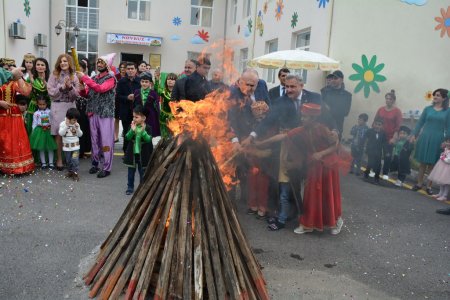 İcra başçısı körpələr evində Novruz şənliyində - 