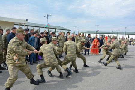 Hərbi hissələrdə “Açıq qapı günü” keçirilib