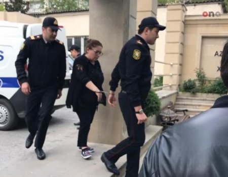 Narkotikə görə saxanılan baş redaktor məhkəməyə belə aparıldı - 