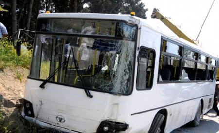 Bakıda avtobusla avtomobil toqquşub, 