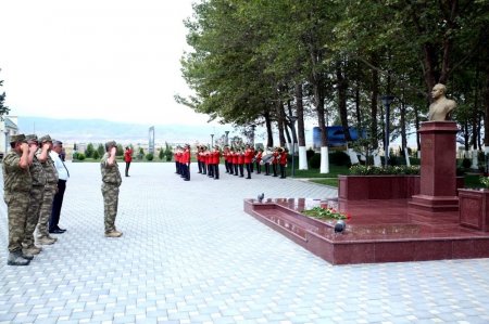 Müdafiə naziri cəbhəboyu zonada yeni tikilən hərbi hospitalın açılışında olub