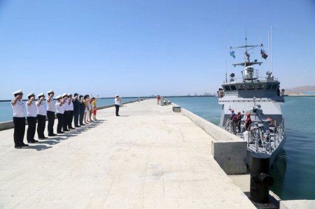 Qazaxıstanın hərbi gəmisi Bakı limanını tərk edib - 