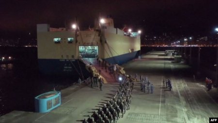 Çin Honq Konqa yeni qoşunlar yerləşdirdi