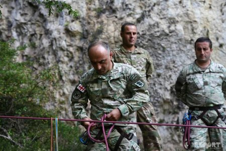 Azərbaycan hərbçiləri Gürcüstanda dağ təlimində iştirak edirlər