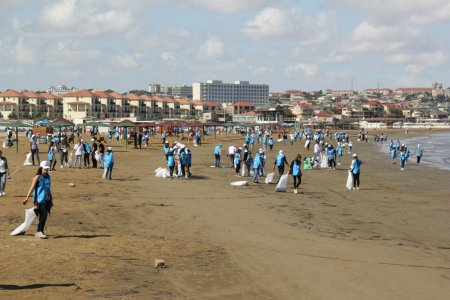 Beynəlxalq Sahilyanı Təmizlik Günü ilə əlaqədar təmizlik aksiyası təşkil olunub (FOTO)