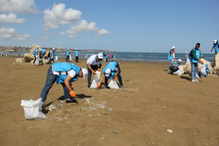 Beynəlxalq Sahilyanı Təmizlik Günü ilə əlaqədar təmizlik aksiyası təşkil olunub (FOTO)