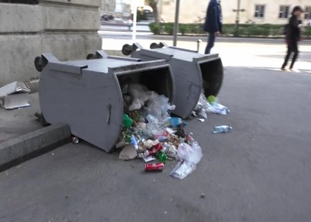 Bakı polisi piket iştirakçılarının şəhər təsərrüfatına vurduğu ziyanla bağlı görüntülər yayıb