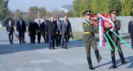 Lavrov qondarma “erməni soyqırımı” abidəsini ziyarət etdi - 