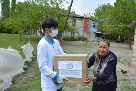 Həmkarlar İttifaqları Konfederasiyası Tərtərdə 50 aztəminatlı ailəyə ərzaq yardımı edib