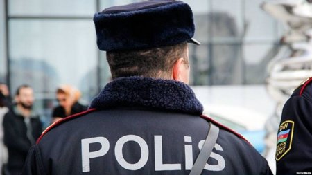 Bakıda polis cərimələdiyi şəxsi zorla poçta apardı