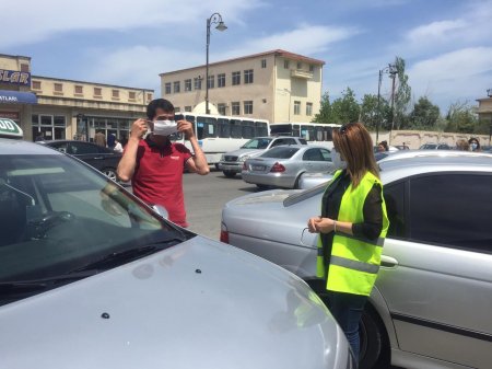 Qaradağ rayonunda əhaliyə tibbi maskalar paylanılır