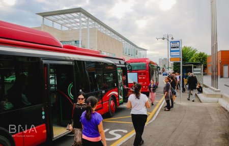 Metro işləmir, dayanacaqlarda sıxlıq müşahidə olunur