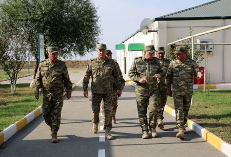 Baş Prokuror və Hərbi Prokuror cəbhəboyu zonada yerləşən hərbi hissələrdə olublar - 