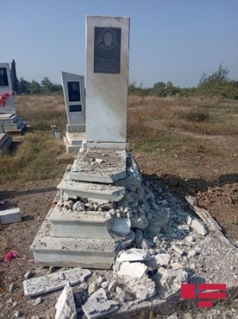 Ermənilərin atdığı top və raket mərmiləri Ağdam və Tərtərin kənd məzarlıqlarını dağıdıb - 