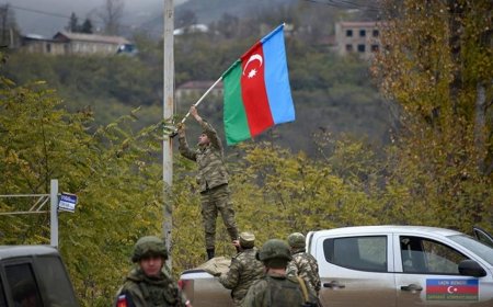 Azərbaycan hərbçiləri Laçın şəhərini bayraqla bəzədi