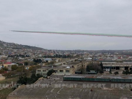 Hərbi təyyarələr Qələbə paradına hazırlıq uçuşları keçirib