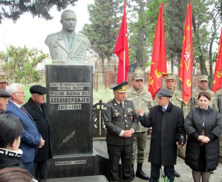  ﻿ Əhmədzadə keçmiş icra başçısının şirkəti ilə 2,5 milyonluq müqavilə bağladı - 