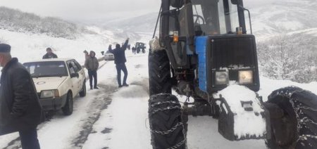 Şamaxı-İsmayıllı yolunda hərəkət iflic oldu - 