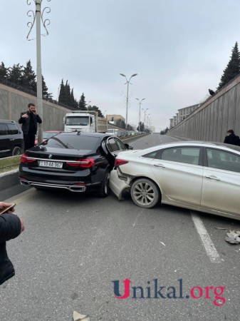 Bakıda "AA" seriyalı avtomobil qəza törətdi - 