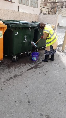 Qarlı günlərdən sonra Nərimanov rayonunda da təmizlik işləri davam  etdirilir - 