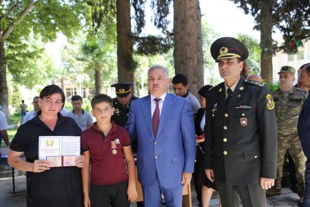 Tərtərdə şəhid ailələrinə və Vətən müharibəsi iştirakçılarına orden və medallar təqdim olunub