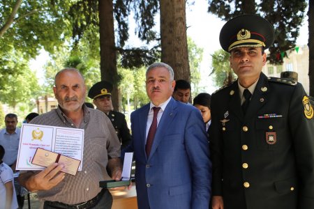 Tərtərdə şəhid ailələrinə və Vətən müharibəsi iştirakçılarına orden və medallar təqdim olunub