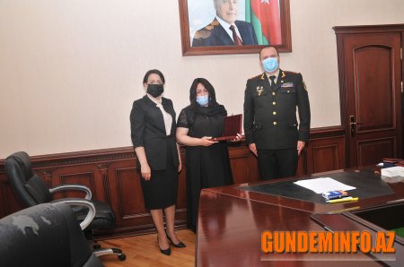 Abşeronda şəhid ailələrinə medal və ordenlərin təqdimetməsi keçirilib