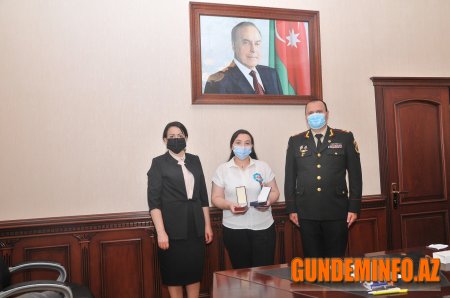 Abşeronda şəhid ailələrinə medal və ordenlərin təqdimetməsi keçirilib