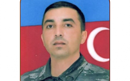 Şəhidimizin qardaşı bayrağı dəyişərkən yıxılıb öldü