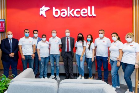 Bakcell Bakının mərkəzində yenilənmiş konsept mağazasını təqdim edib