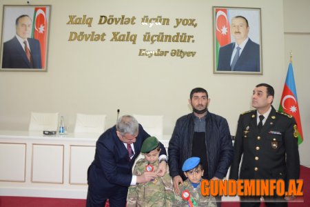 Tərtərdə şahid ailələri və qazilərə orden və medallar təqdim edildi 