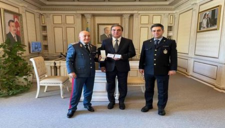 Ramiz Mehdiyevin qardaşı oğlu icra başçısına medal verdi –  