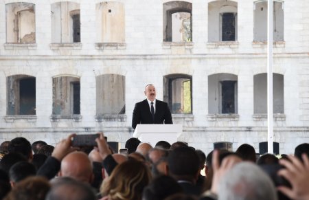 Şuşada Dünya Azərbaycanlılarının V Qurultayı başlayıb, Prezident çıxış edir