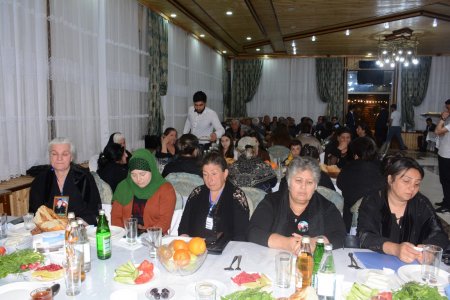 Tərtər Rayon İcra Hakimiyyəti bir qrup iş adamları ilə birlikdə şəhid ailələrinə iftar süfrəsi verdi