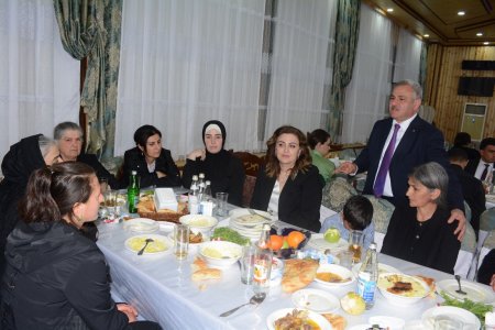 Tərtər Rayon İcra Hakimiyyəti bir qrup iş adamları ilə birlikdə şəhid ailələrinə iftar süfrəsi verdi