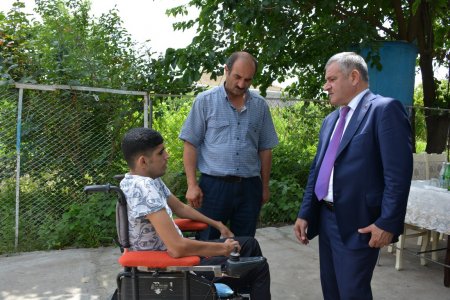 İcra başçısı Şəhid İsaxlı Anar Rəsul oğlunun ailəsi ilə görüşüb