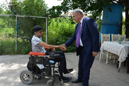 İcra başçısı Şəhid İsaxlı Anar Rəsul oğlunun ailəsi ilə görüşüb